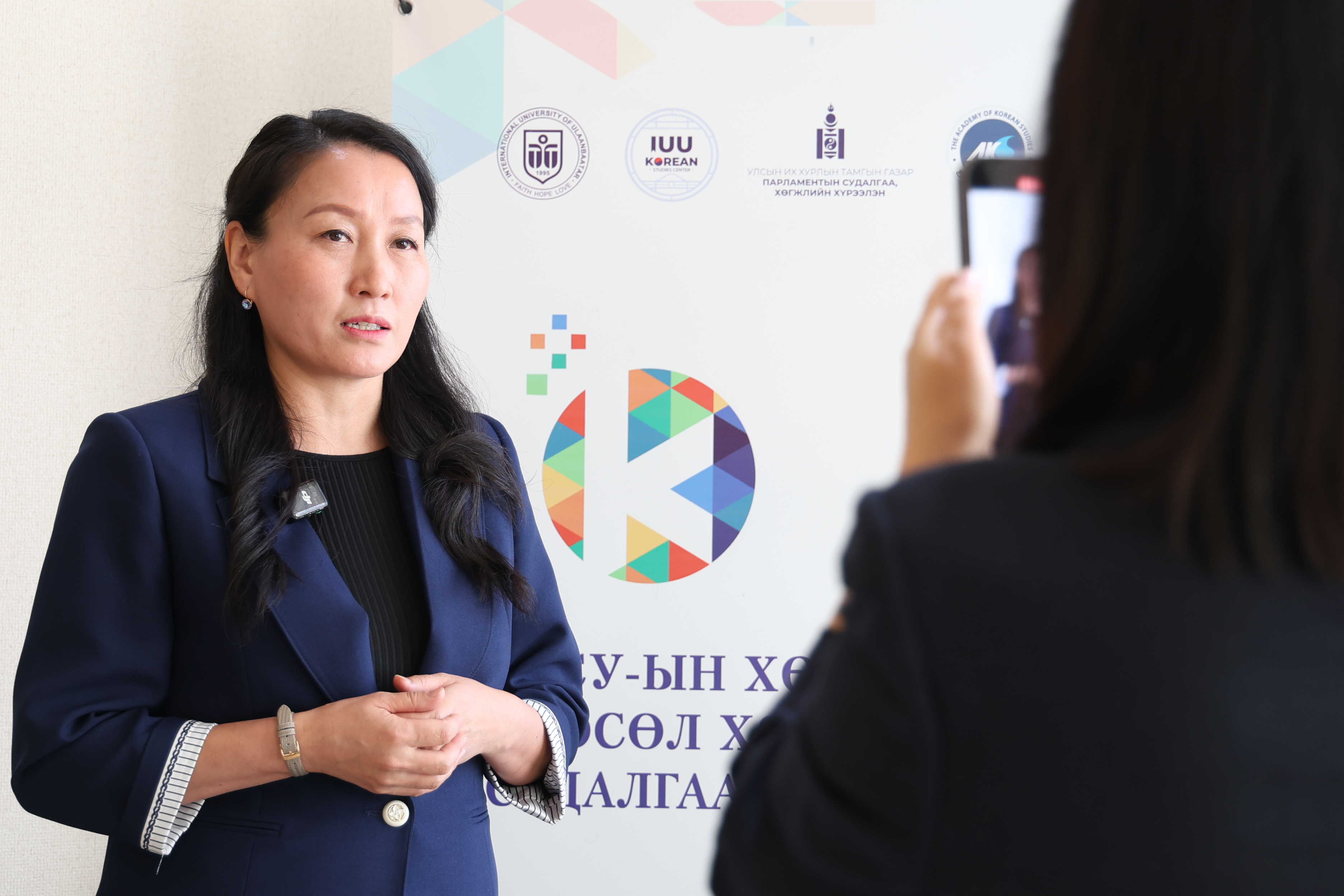 “БНСУ-ЫН УЛС ТӨР” СЭДВИЙН ХҮРЭЭНД ОЛОН УЛСЫН ЭРДЭМ ШИНЖИЛГЭЭНИЙ ФОРУМ АМЖИЛТТАЙ ЗОХИОН БАЙГУУЛАГДЛАА