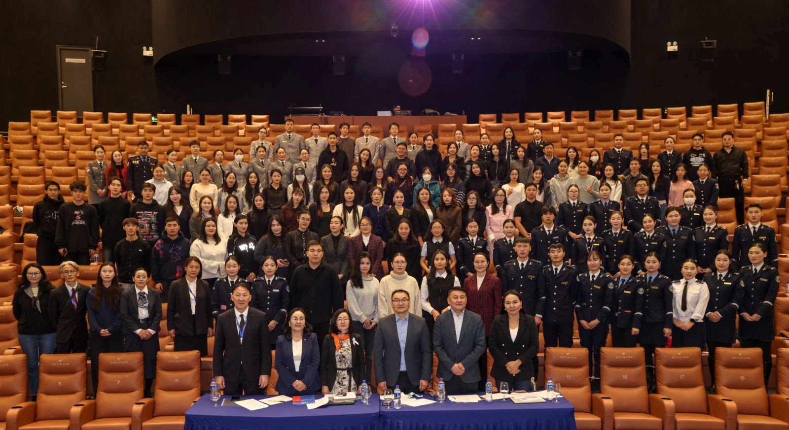 “Хүний эрх хамгаалагчийг хэн сайн мэдэх вэ?” илтгэлийн II шатны уралдаанд ОУУБИС-ийн оюутнууд тусгай байр эзэллээ